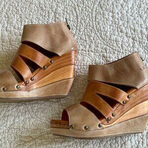 Bedstu Jacey II Wedge Heel